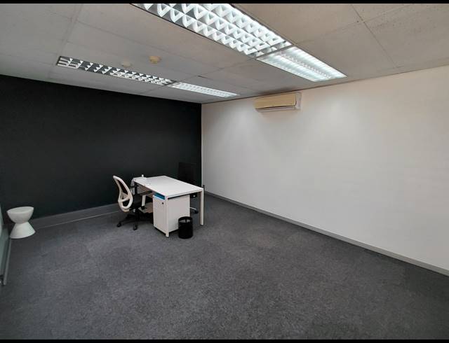 31M² OFFICE TO LET IN EPSOM DOWNS